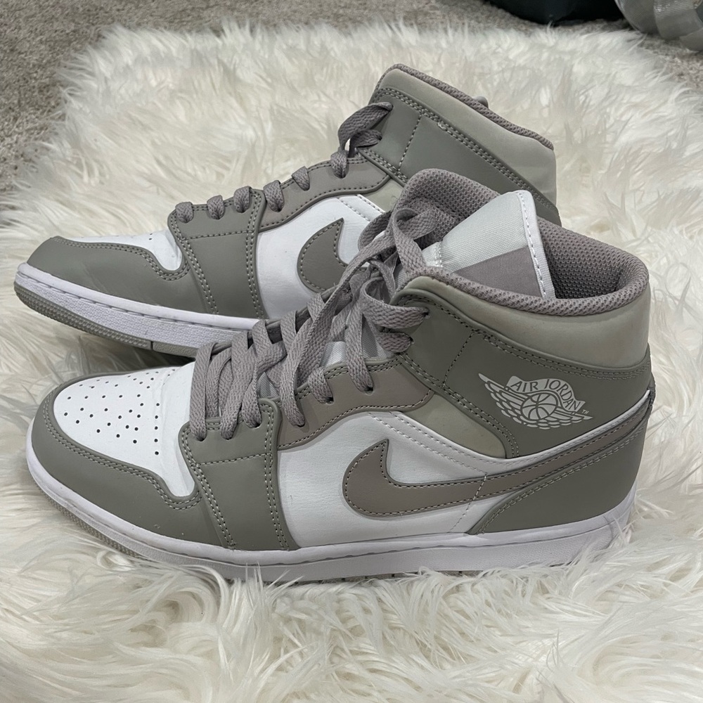 Jordan 1 Mid